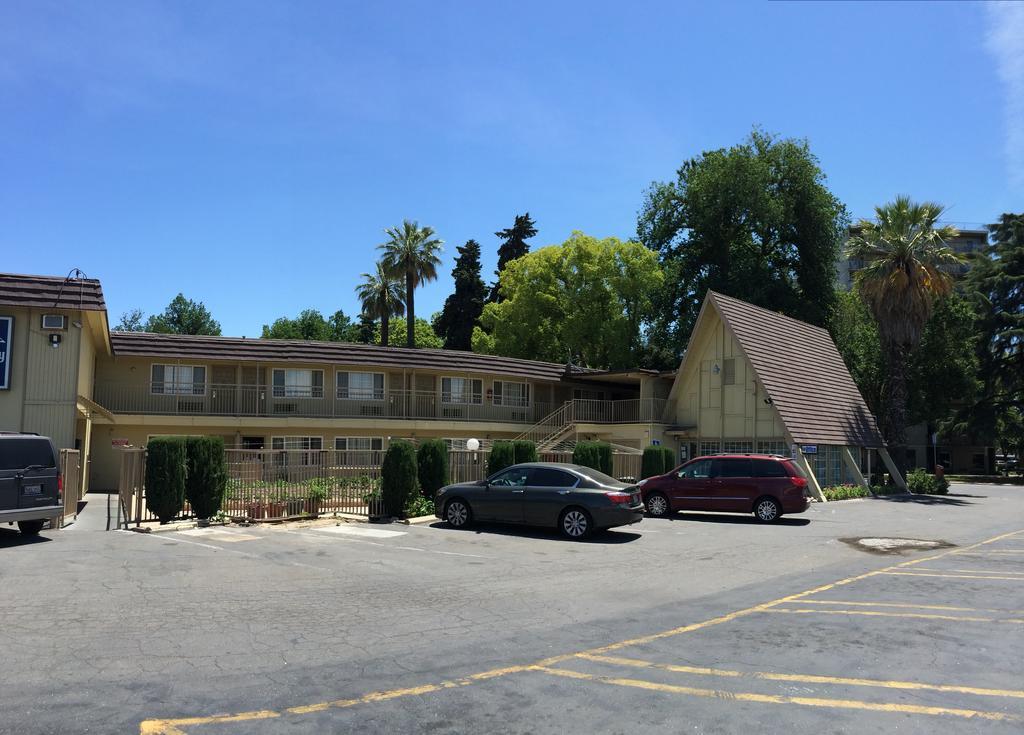 Discovery Inn Modesto Bagian luar foto