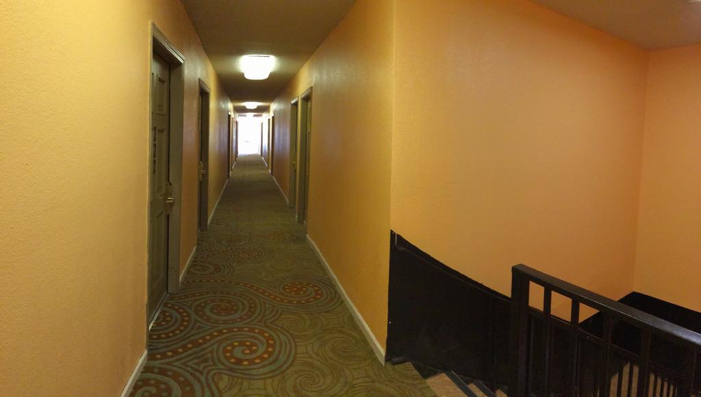 Discovery Inn Modesto Bagian luar foto