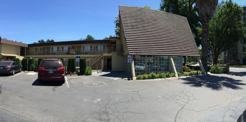 Discovery Inn Modesto Bagian luar foto