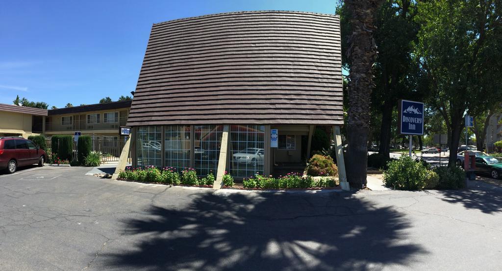 Discovery Inn Modesto Bagian luar foto