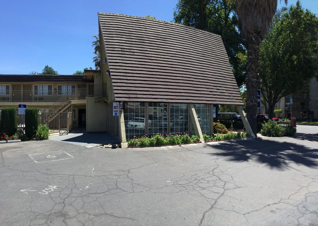 Discovery Inn Modesto Bagian luar foto
