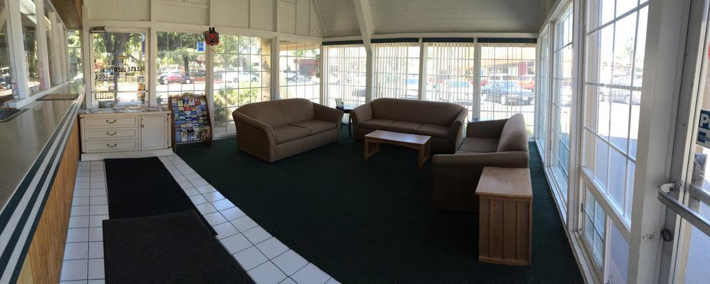 Discovery Inn Modesto Bagian luar foto