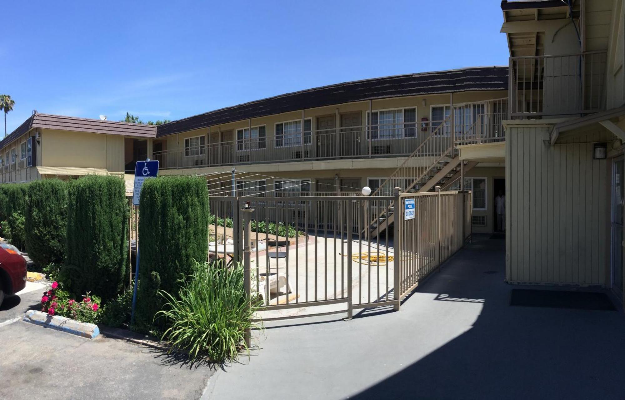 Discovery Inn Modesto Bagian luar foto