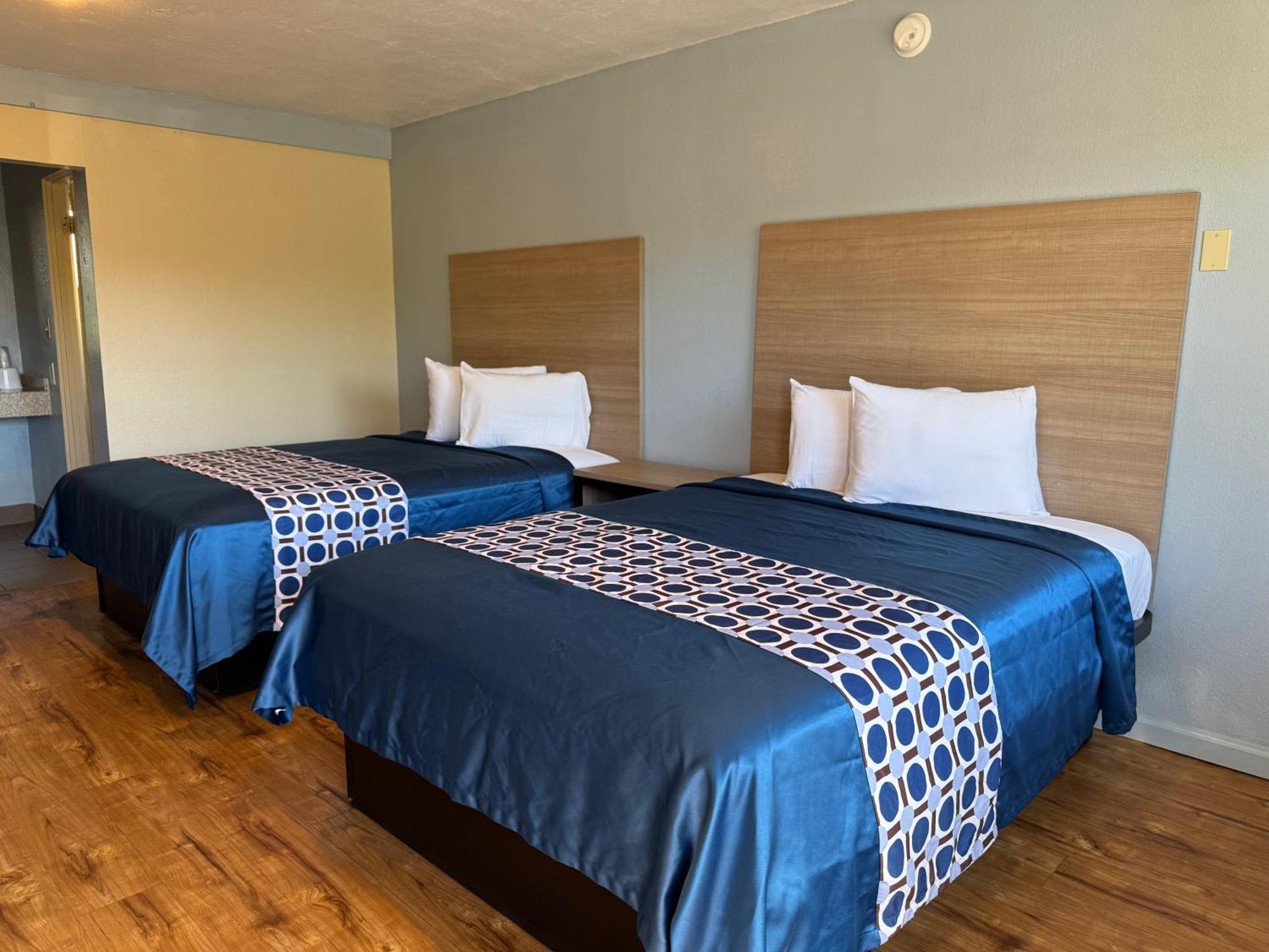 Discovery Inn Modesto Bagian luar foto