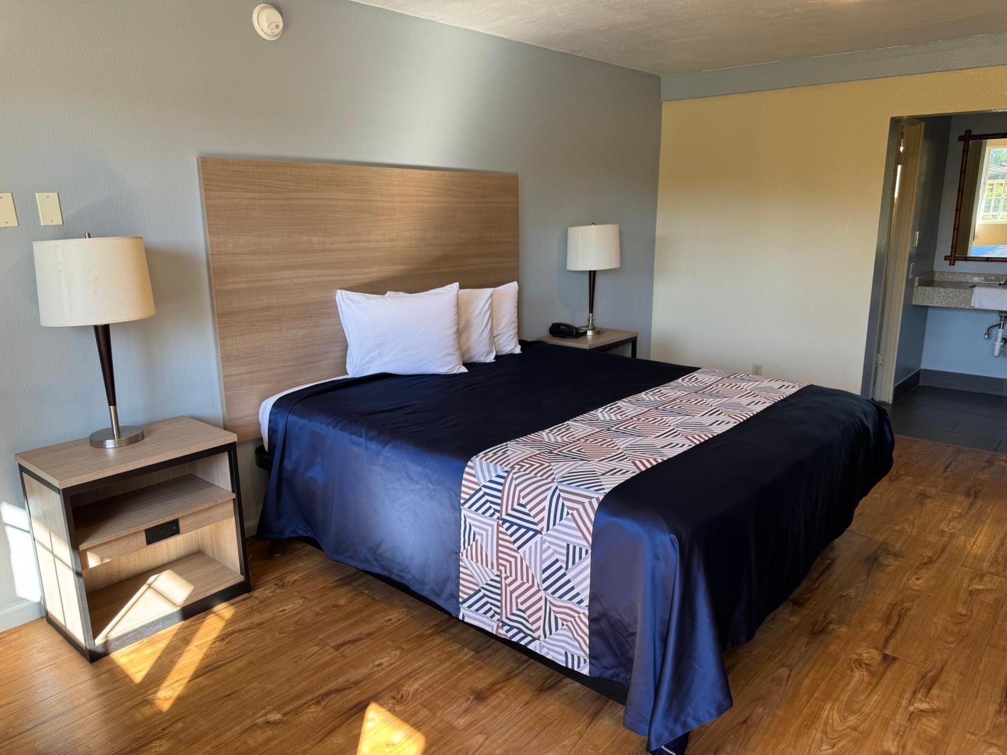 Discovery Inn Modesto Bagian luar foto