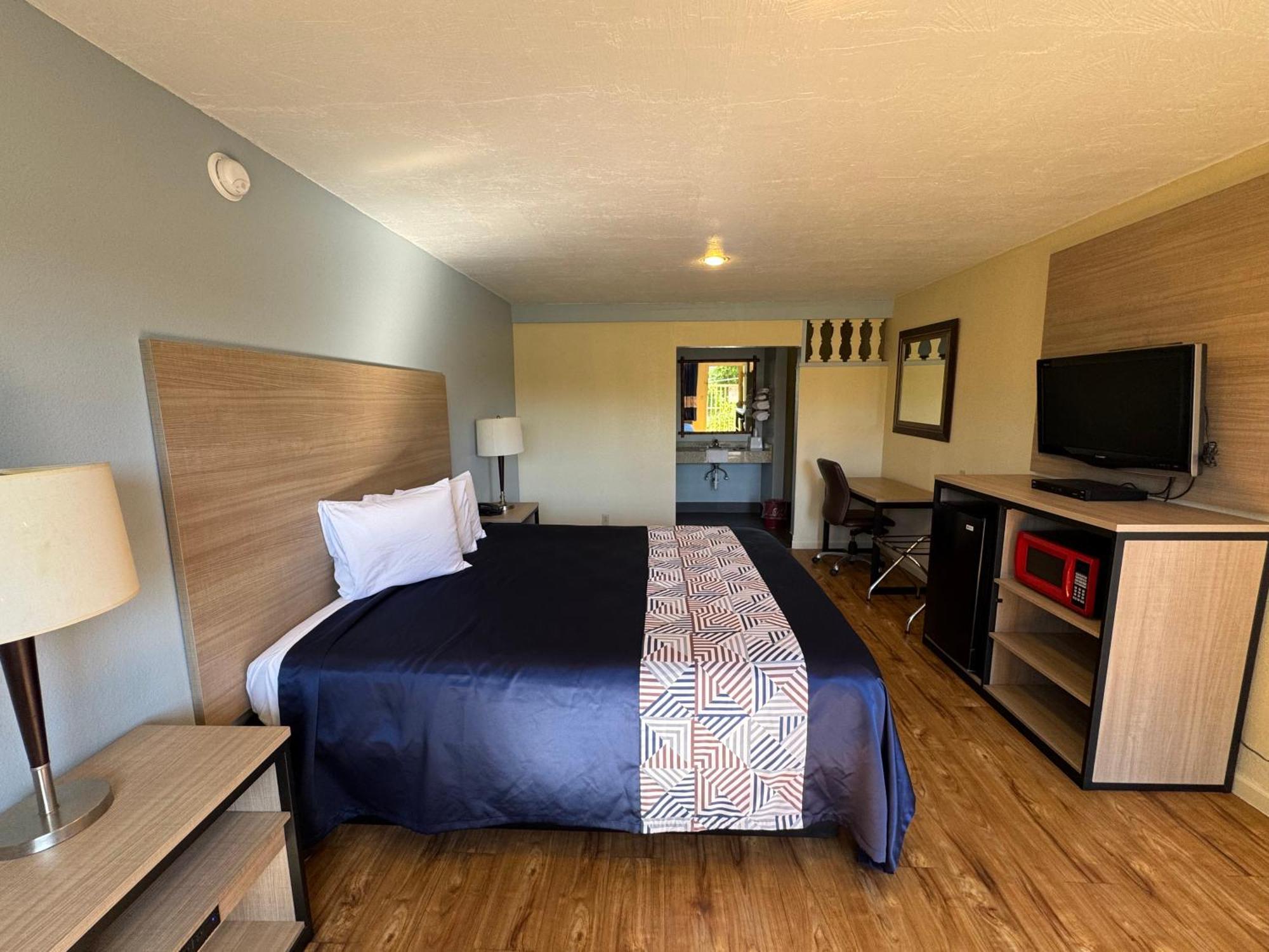 Discovery Inn Modesto Bagian luar foto